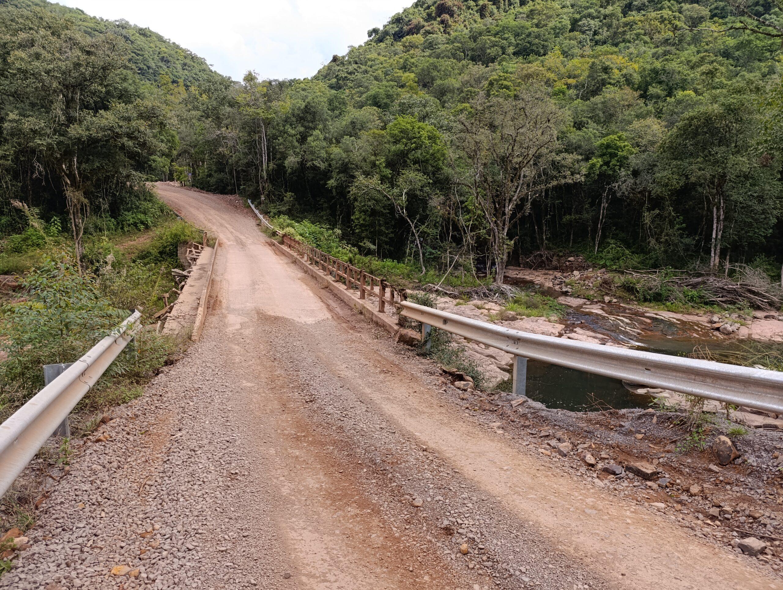 Trecho da estrada que liga Mato Perso a Flores da Cunha (Foto: Karine Bergozza)